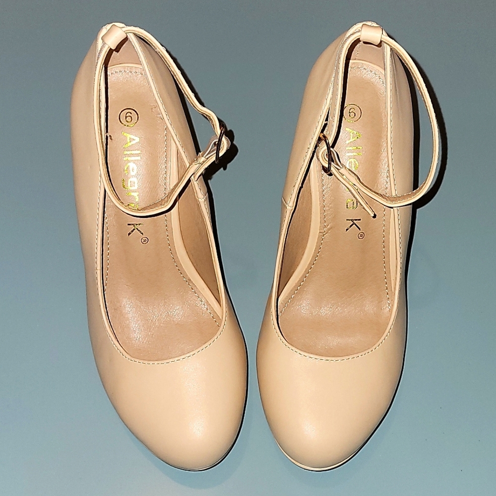 Heels - Picture 4 of 5